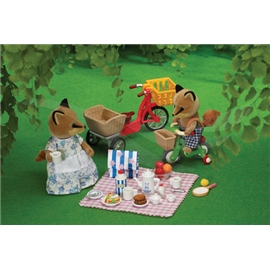 Sylvanian Families Bikes & Picnic Set