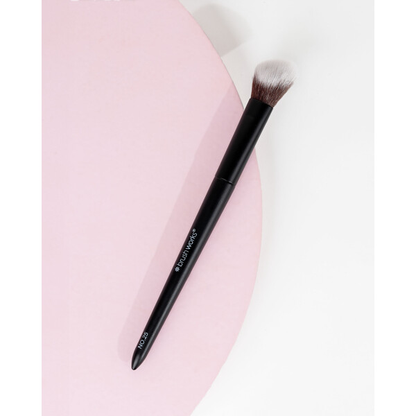 Brushworks No. 25 Brightening Concealer Brush (Bilde 5 av 6)