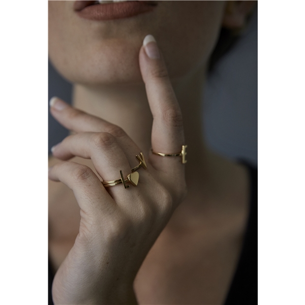 Design Letters Heart Ring Gold (Bilde 3 av 3)