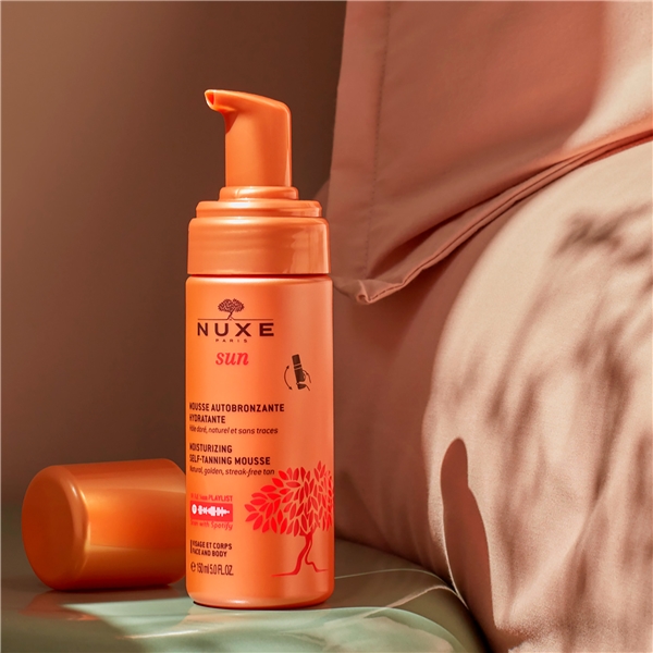 NUXE Sun Moisturizing Self Tanning Mousse (Bilde 5 av 8)