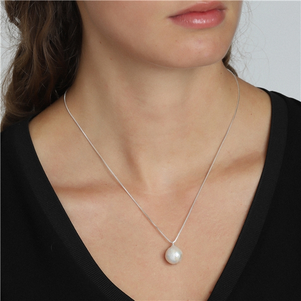 Ama 2 Pearl Necklace (Bilde 2 av 2)