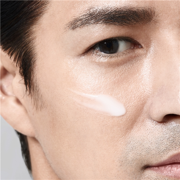 Shiseido Men Energizing Moisturizer Extra Light (Bilde 4 av 4)