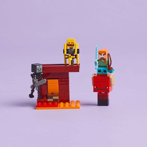 21266 LEGO Minecraft Lavakampen i Nether (Bilde 6 av 6)