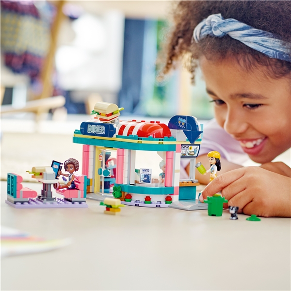 41728 LEGO Friends Diner i Centrum av Heartlake (Bilde 5 av 7)