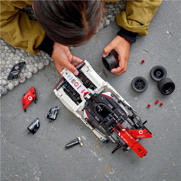 42137 LEGO Technic Formula E Porsche 99X Electric (Bilde 4 av 6)