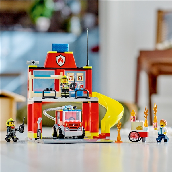 60375 LEGO City Brannstasjon og Brannbil (Bilde 6 av 6)