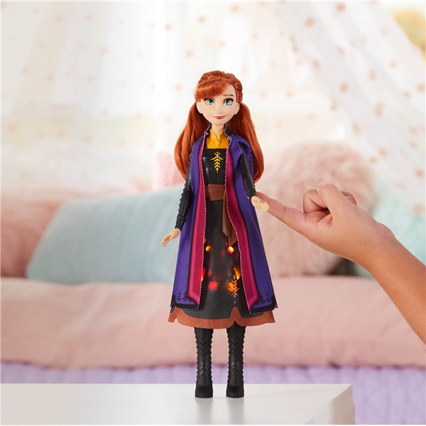 Disney Frozen 2 Light Up Fashion Doll Anna (Bilde 3 av 4)
