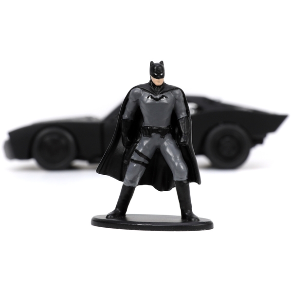 Batman-figur med 2022 Batmobile 1:32 (Bilde 2 av 4)